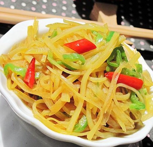 日本打来了弄道菜吃下-酸辣土豆丝-万荀网